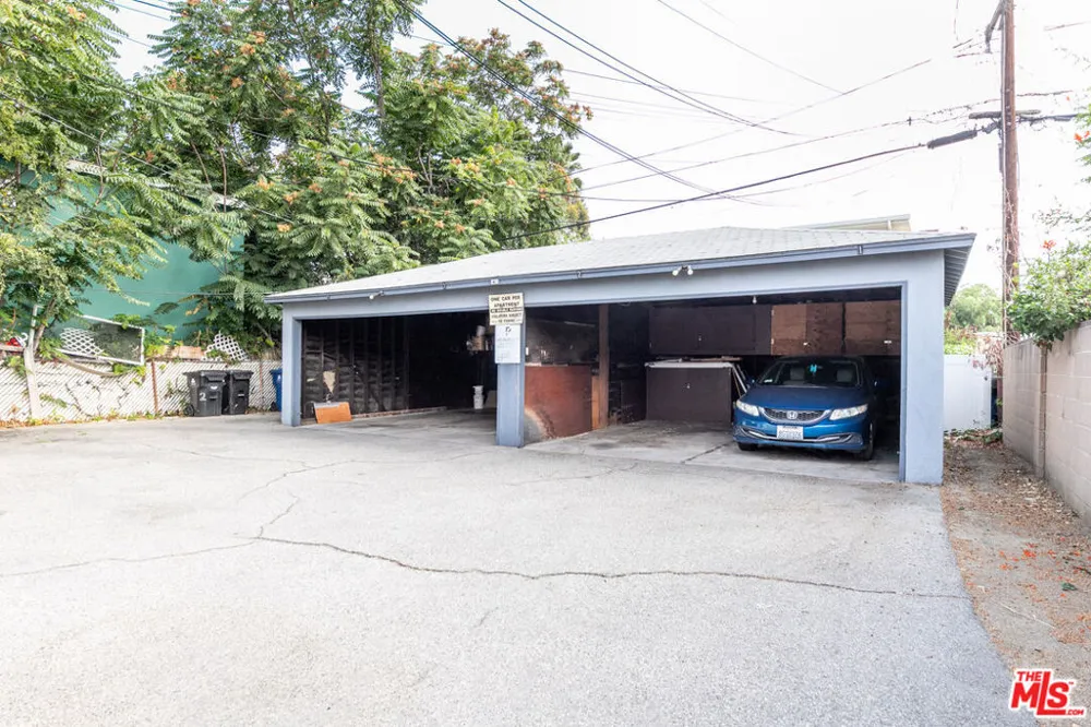 5444 Colfax Avenue Valley Village, CA 91601