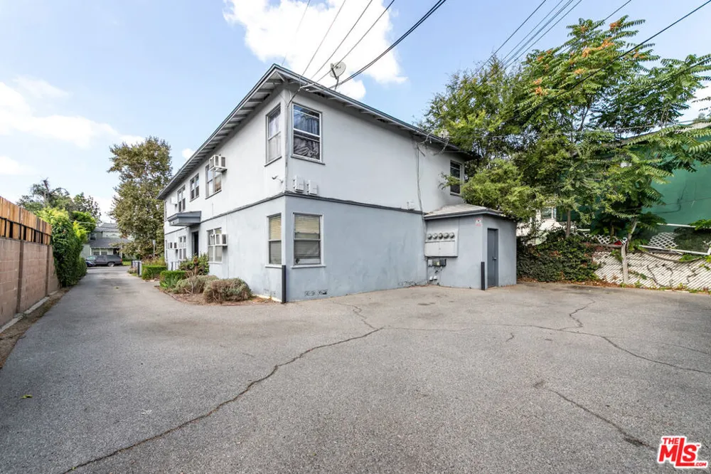 5444 Colfax Avenue Valley Village, CA 91601