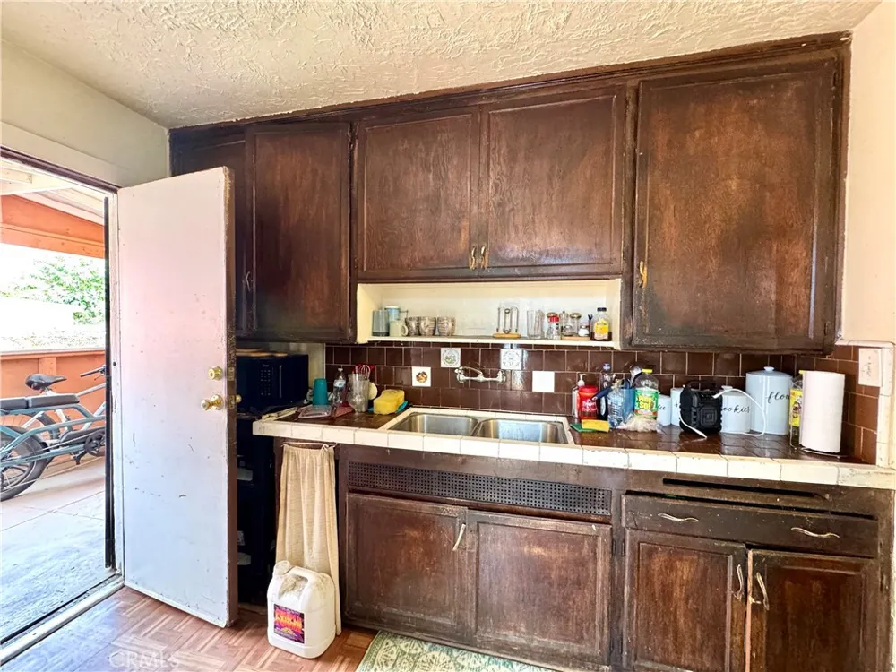 823 E 102nd Los Angeles, CA 90002