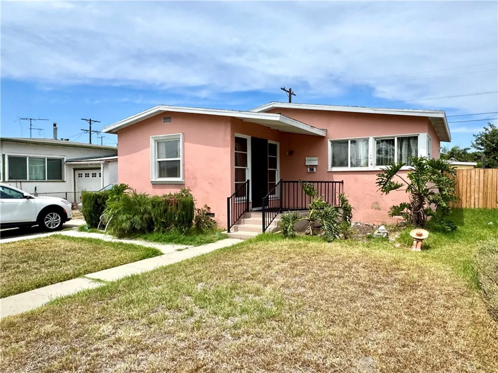 823 E 102nd Los Angeles, CA 90002