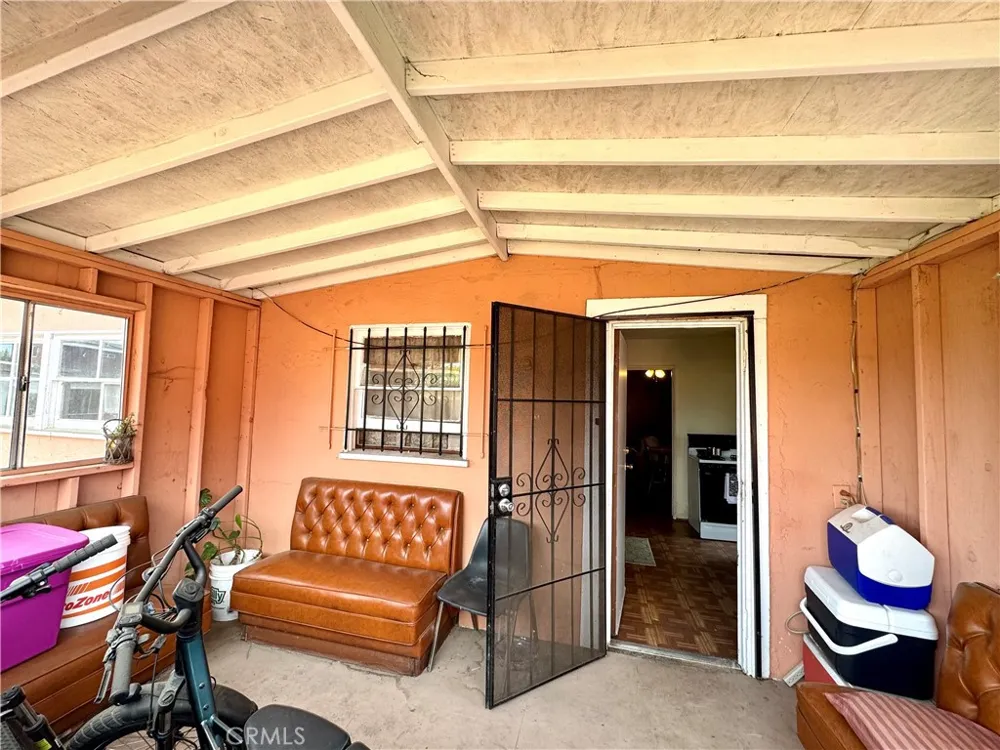 823 E 102nd Los Angeles, CA 90002