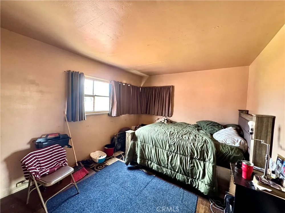 823 E 102nd Los Angeles, CA 90002