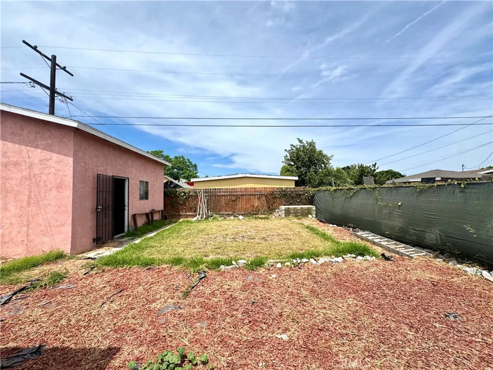 823 E 102nd Los Angeles, CA 90002