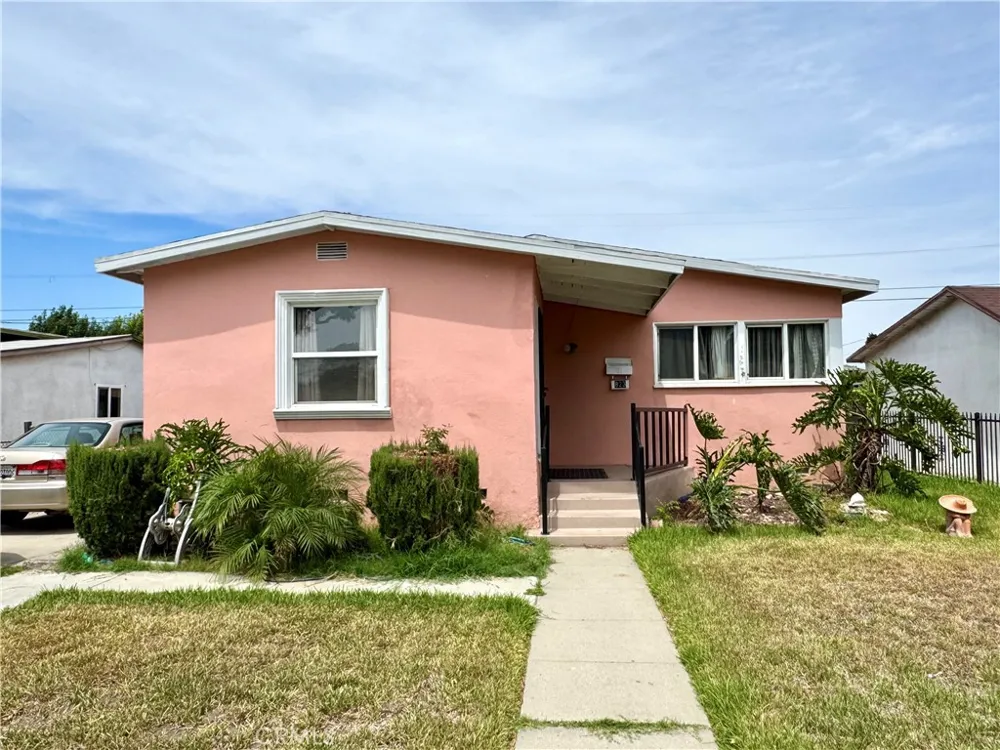823 E 102nd Los Angeles, CA 90002