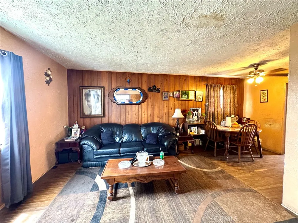 823 E 102nd Los Angeles, CA 90002