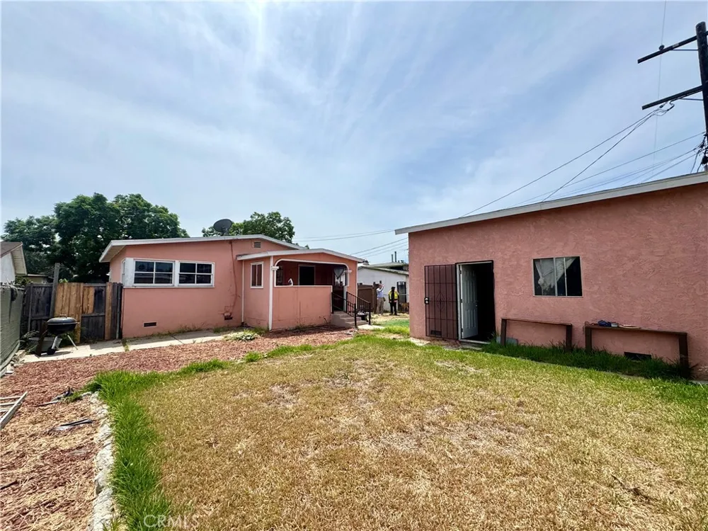 823 E 102nd Los Angeles, CA 90002