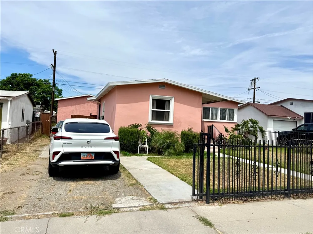823 E 102nd Los Angeles, CA 90002