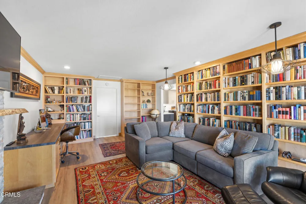 1098 Garrido Court Camarillo, CA 93010