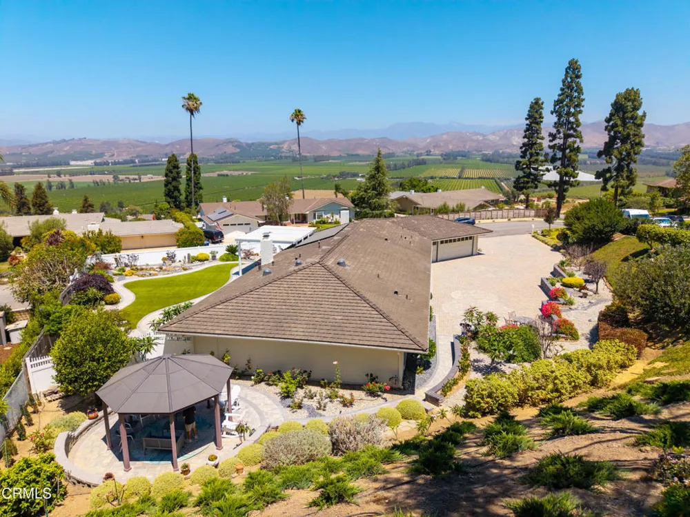 1098 Garrido Court Camarillo, CA 93010