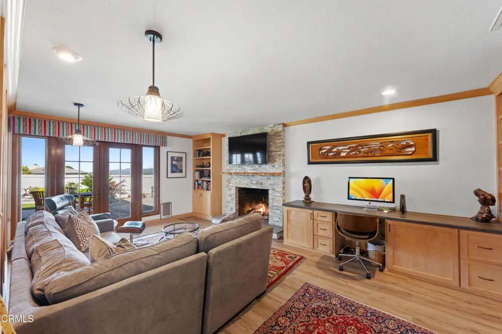 1098 Garrido Court Camarillo, CA 93010