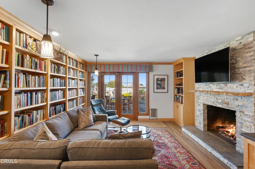 1098 Garrido Court Camarillo, CA 93010