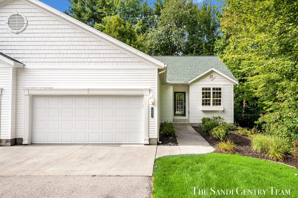 14892 Equestrian Lane Spring Lake, MI 49456