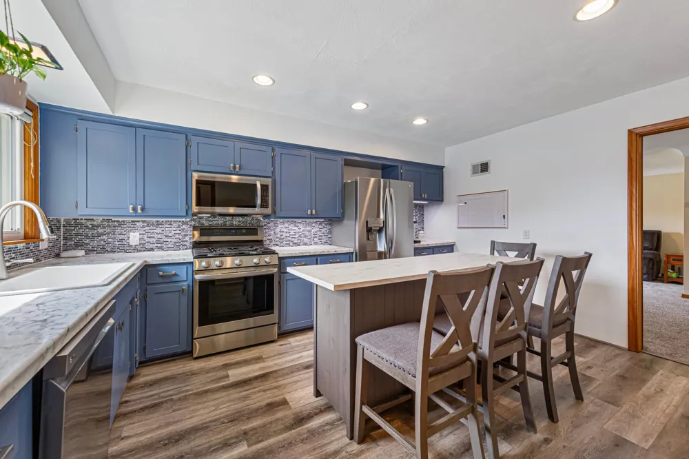 20580 Holyoke Avenue Lakeville, MN 55044