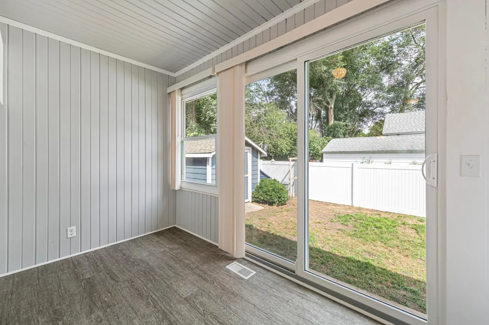 20580 Holyoke Avenue Lakeville, MN 55044