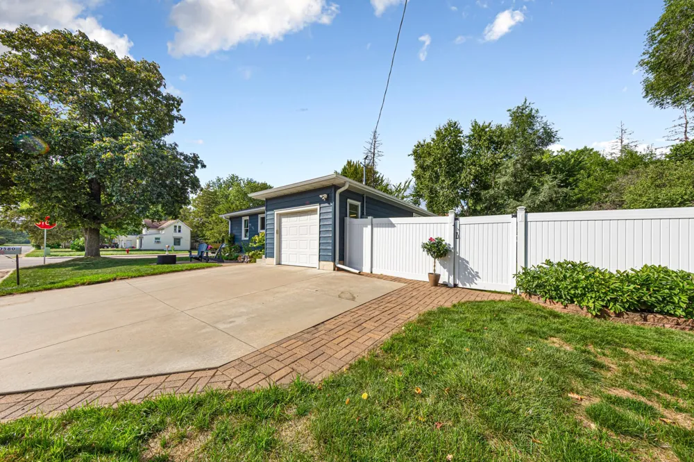 20580 Holyoke Avenue Lakeville, MN 55044