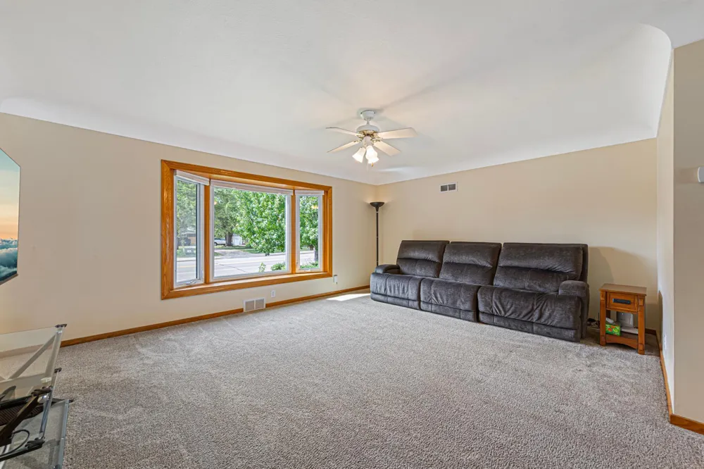 20580 Holyoke Avenue Lakeville, MN 55044