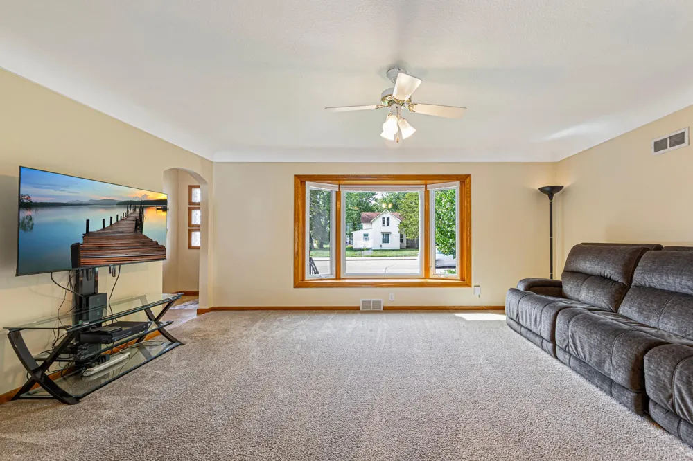 20580 Holyoke Avenue Lakeville, MN 55044