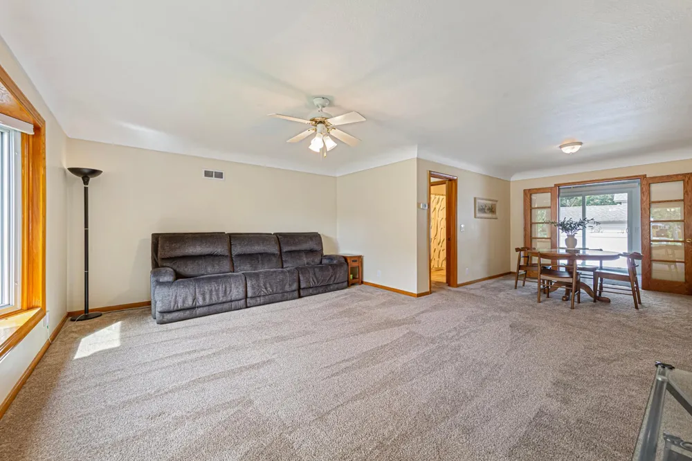 20580 Holyoke Avenue Lakeville, MN 55044