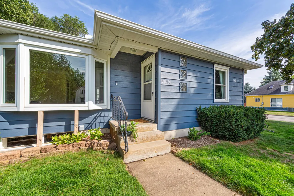 20580 Holyoke Avenue Lakeville, MN 55044