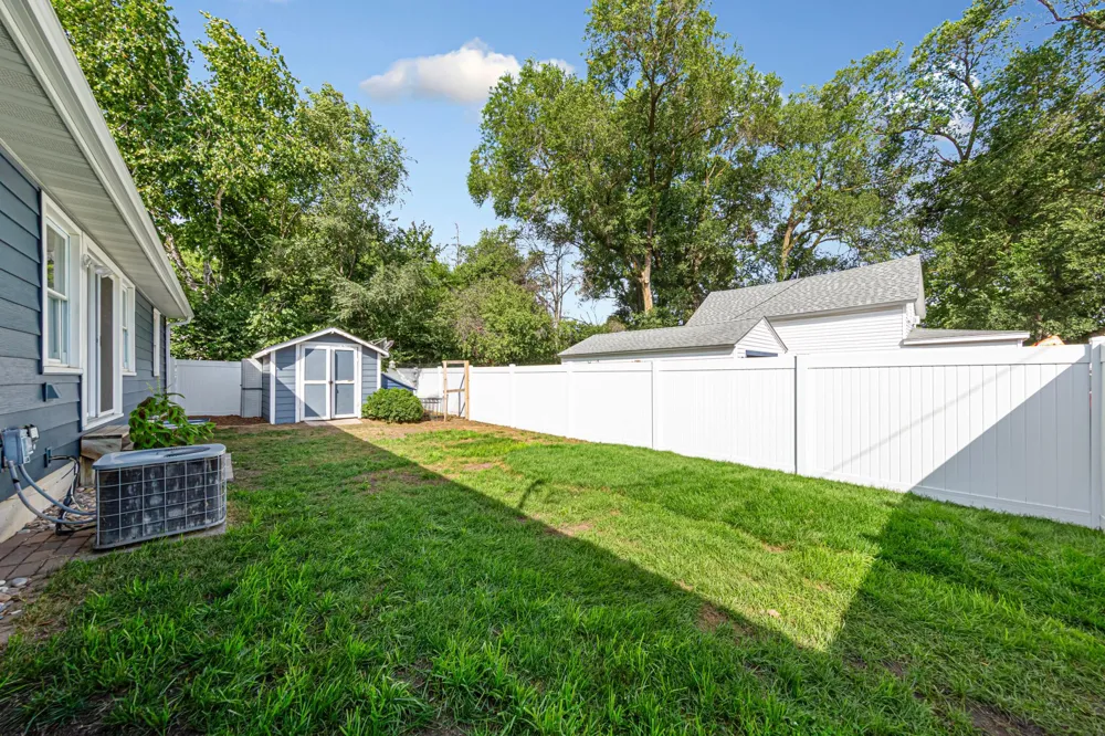 20580 Holyoke Avenue Lakeville, MN 55044