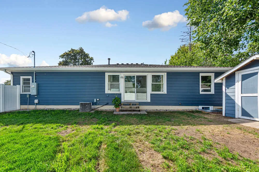 20580 Holyoke Avenue Lakeville, MN 55044