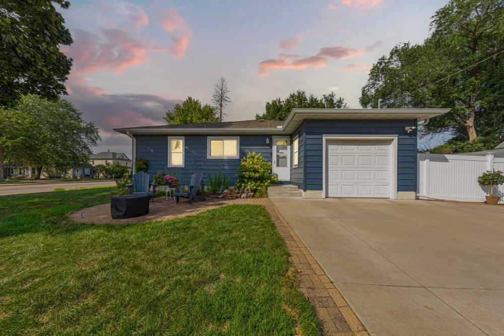 20580 Holyoke Avenue Lakeville, MN 55044