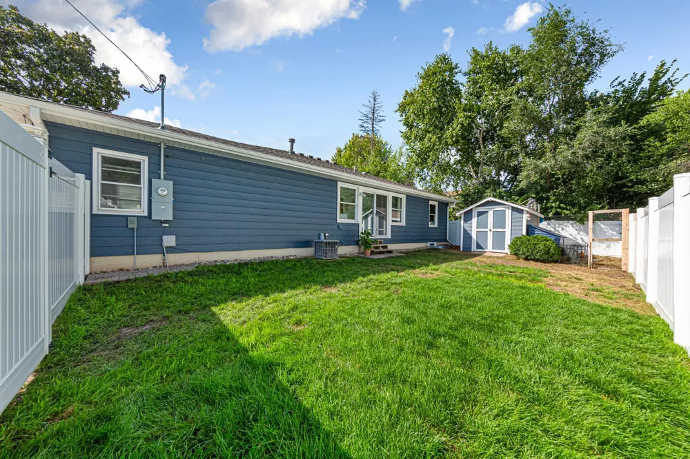 20580 Holyoke Avenue Lakeville, MN 55044
