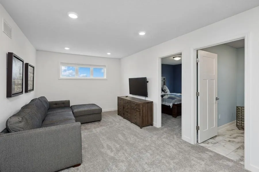 2572 Rock Elm Road Shakopee, MN 55379