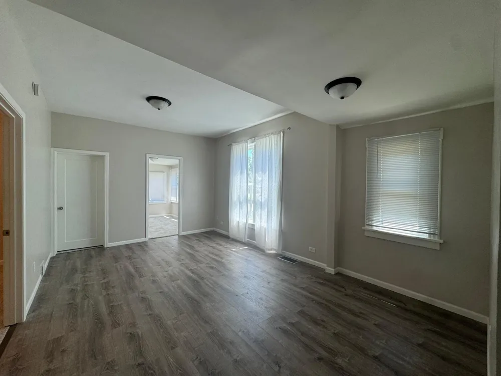 989 Marion Street Saint Paul, MN 55117