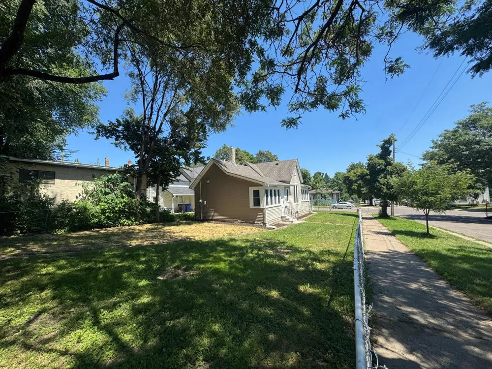989 Marion Street Saint Paul, MN 55117