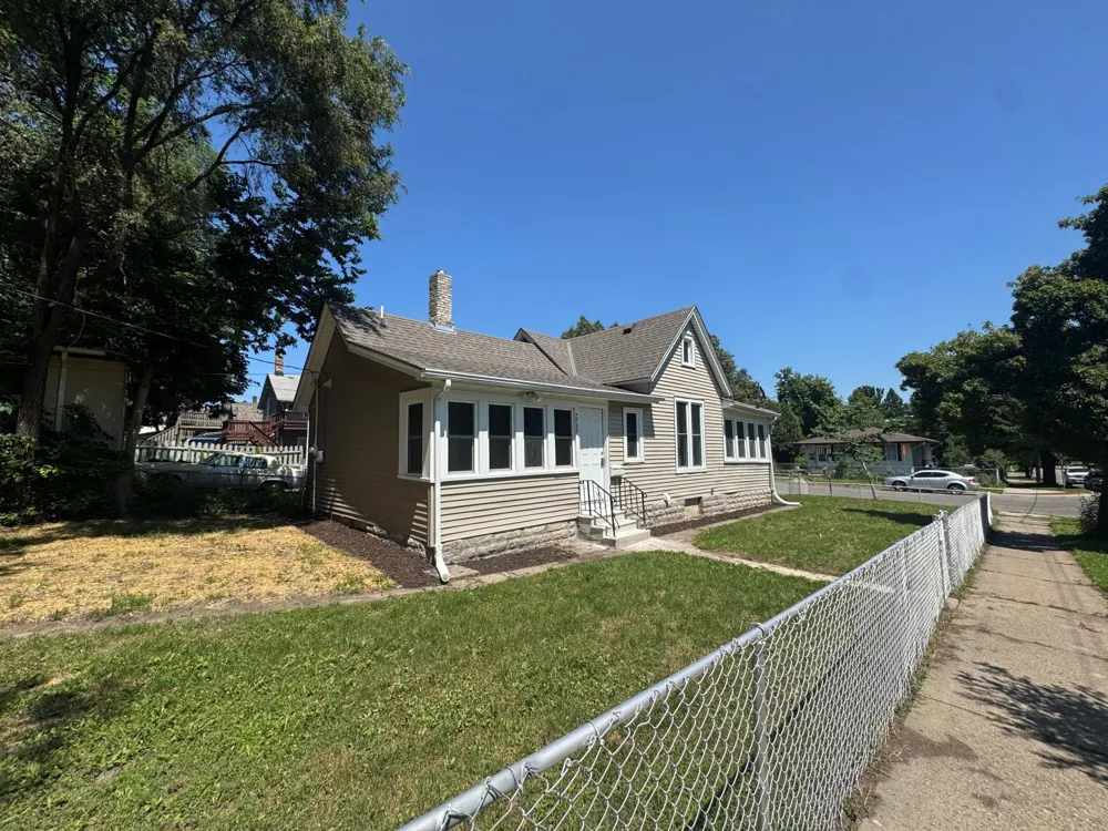 989 Marion Street Saint Paul, MN 55117