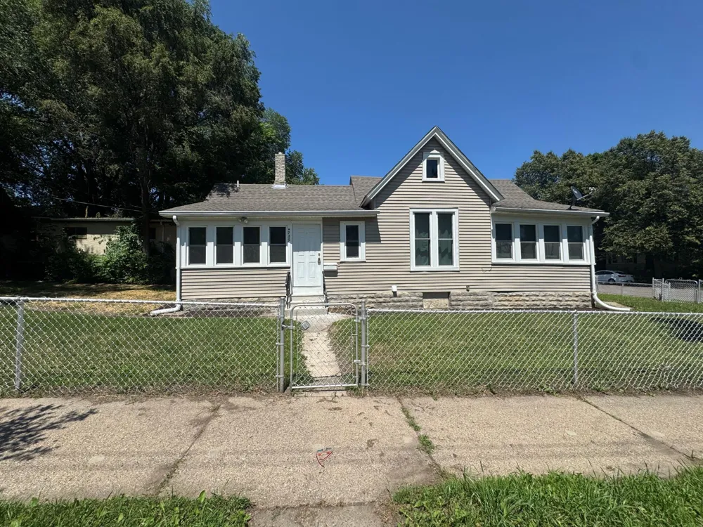 989 Marion Street Saint Paul, MN 55117