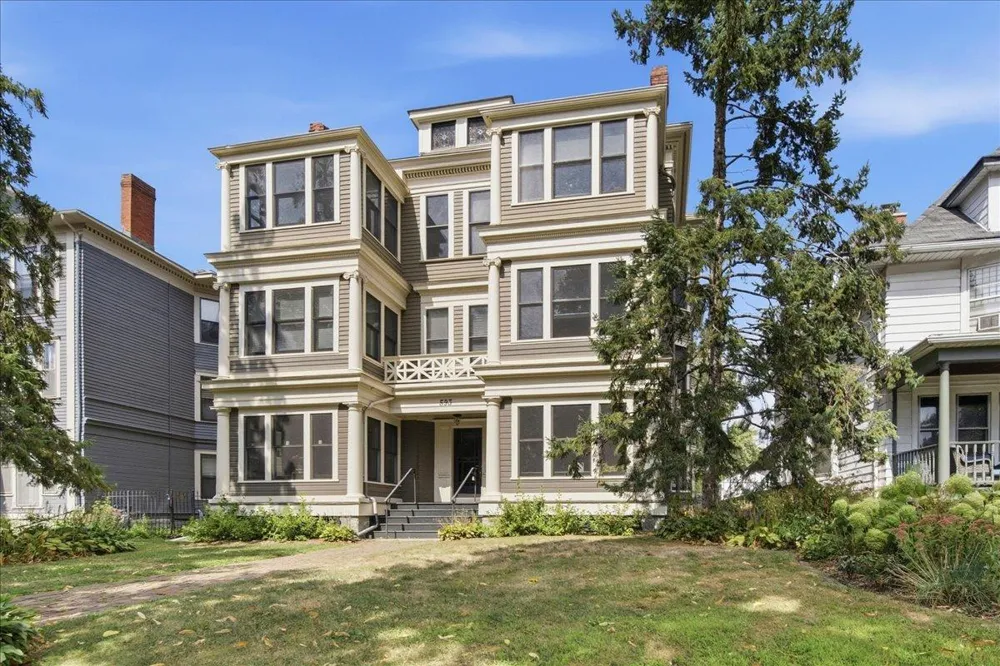 593 Laurel Avenue #6E Saint Paul, MN 55102