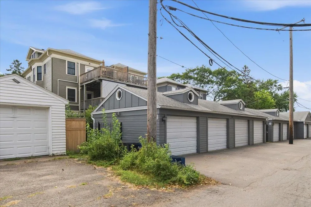 593 Laurel Avenue #6E Saint Paul, MN 55102