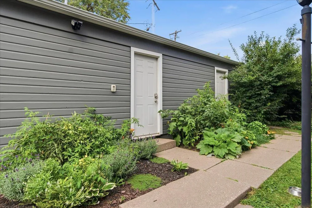 593 Laurel Avenue #6E Saint Paul, MN 55102