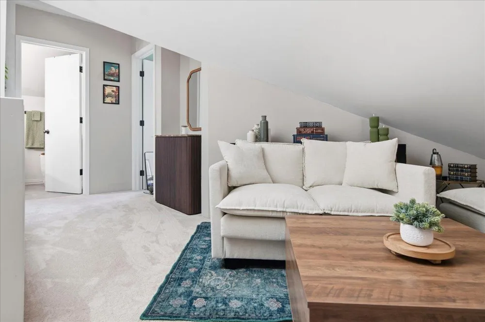 593 Laurel Avenue #6E Saint Paul, MN 55102