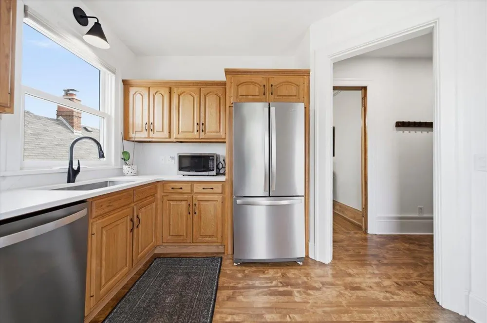 593 Laurel Avenue #6E Saint Paul, MN 55102