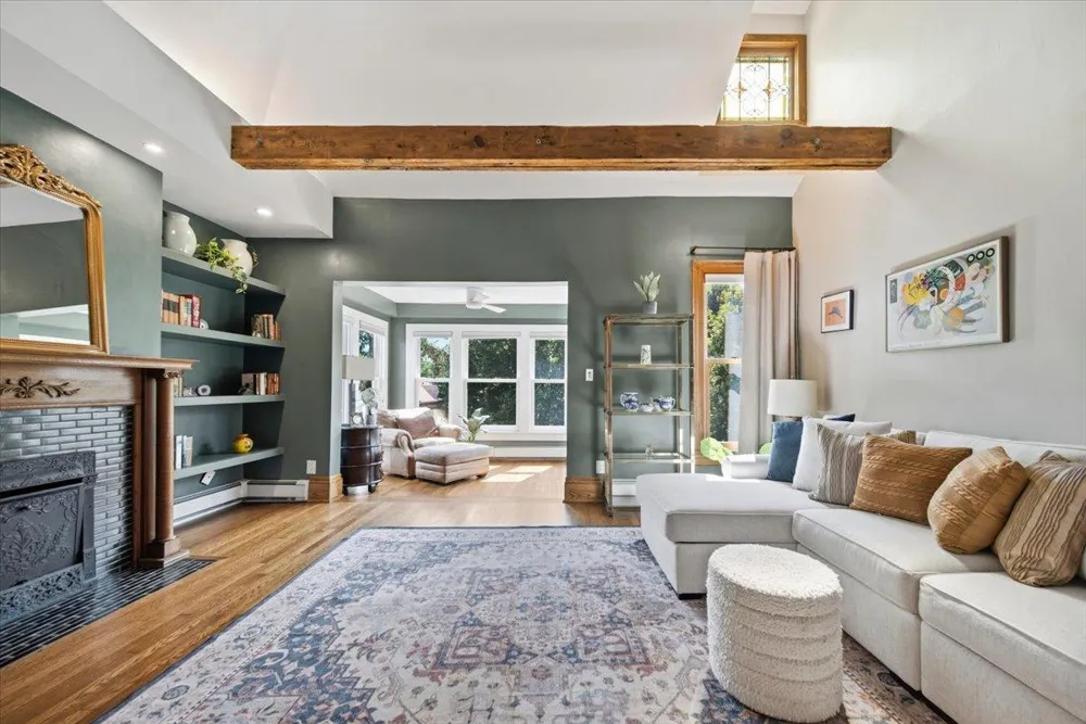 593 Laurel Avenue #6E Saint Paul, MN 55102