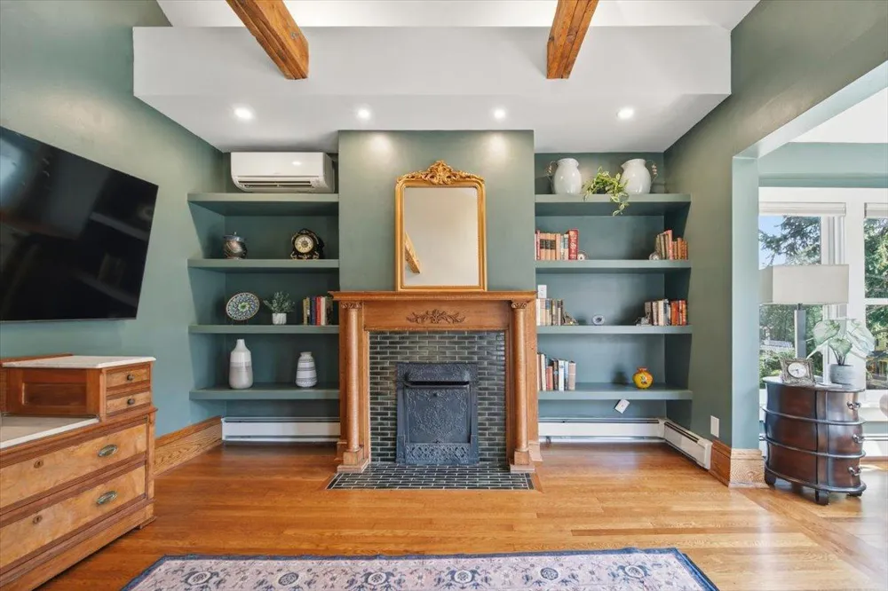 593 Laurel Avenue #6E Saint Paul, MN 55102