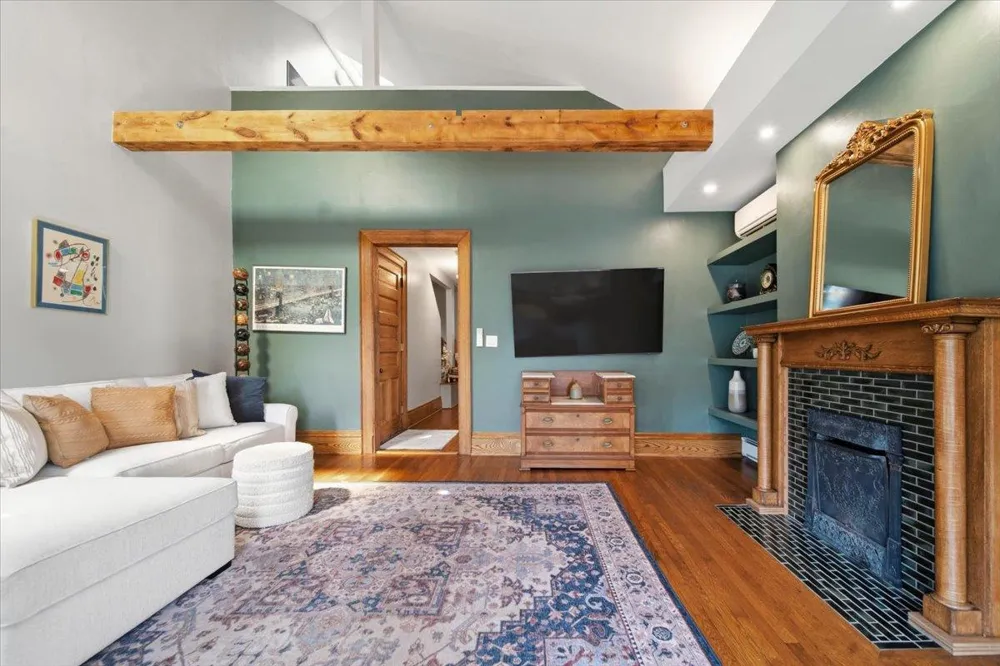 593 Laurel Avenue #6E Saint Paul, MN 55102