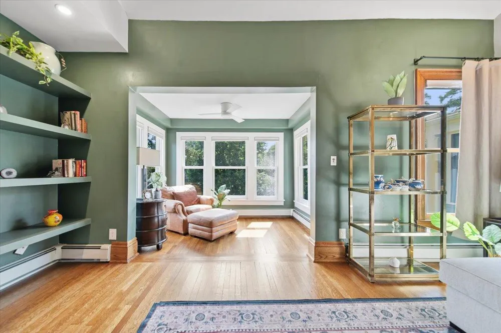 593 Laurel Avenue #6E Saint Paul, MN 55102