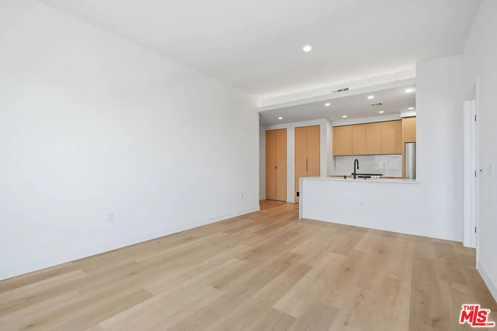3555 Overland Avenue #PH8 Los Angeles, CA 90034