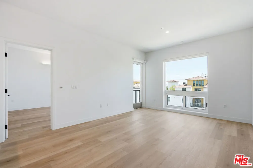3555 Overland Avenue #PH8 Los Angeles, CA 90034