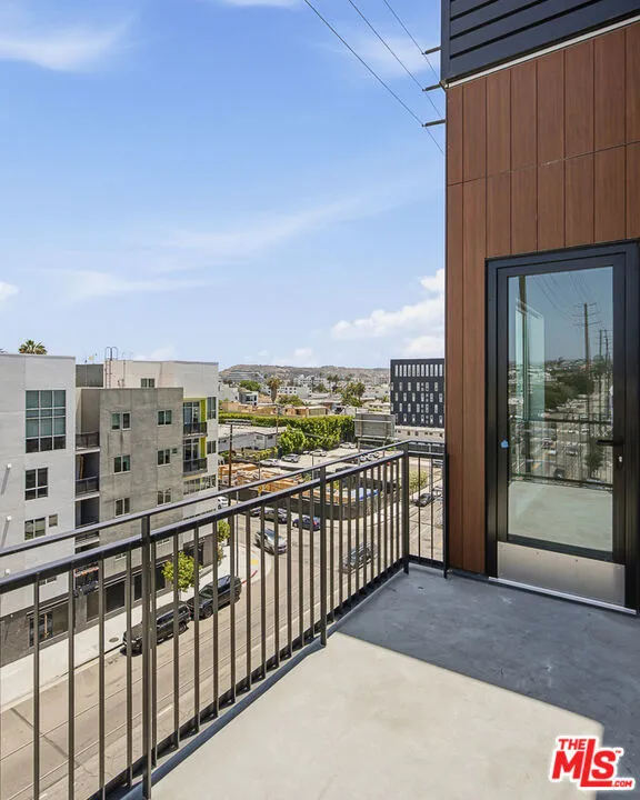 3555 Overland Avenue #PH8 Los Angeles, CA 90034