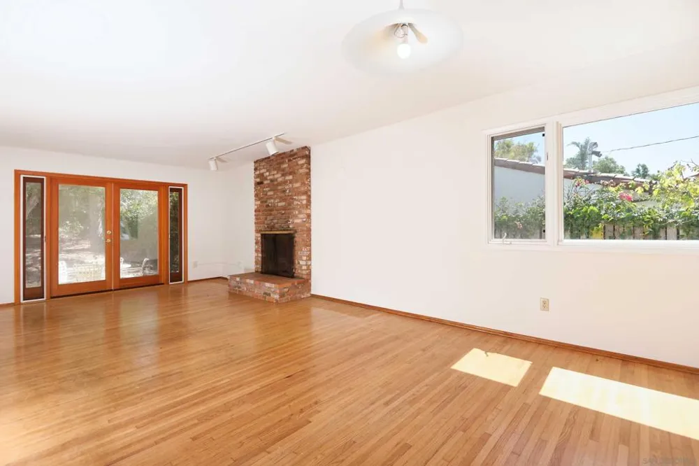 6381 Castejon La Jolla, CA 92037