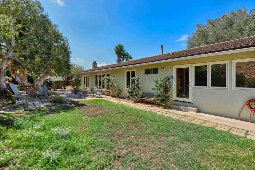 6381 Castejon La Jolla, CA 92037