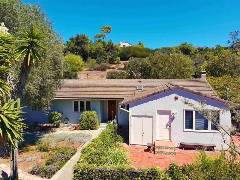 6381 Castejon La Jolla, CA 92037