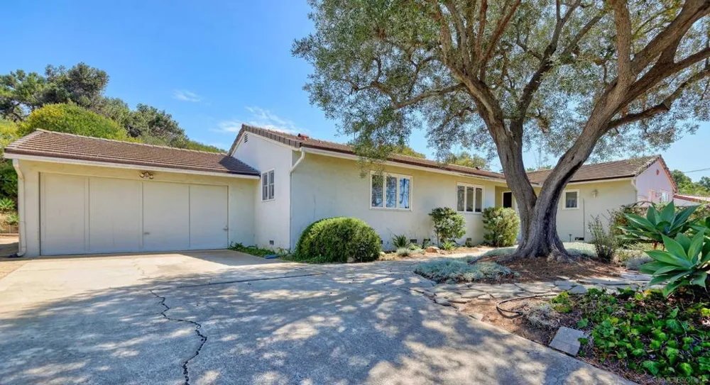 6381 Castejon La Jolla, CA 92037