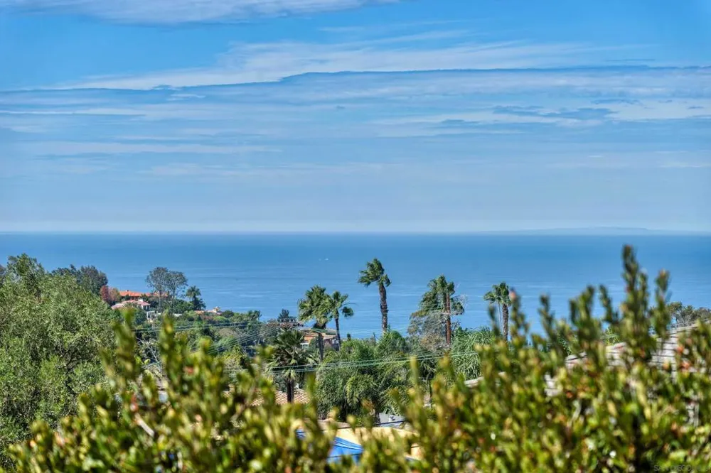 6381 Castejon La Jolla, CA 92037