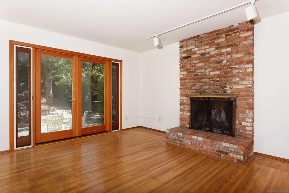 6381 Castejon La Jolla, CA 92037